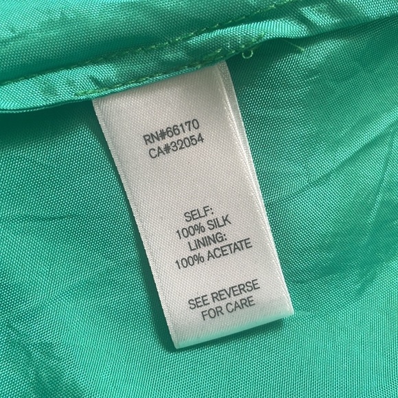 Elegant Green Midi Dress - Picture 11 of 13